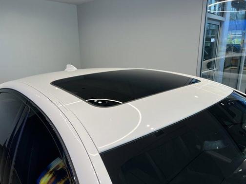 Alpine White 2023 BMW 540 i xDrive