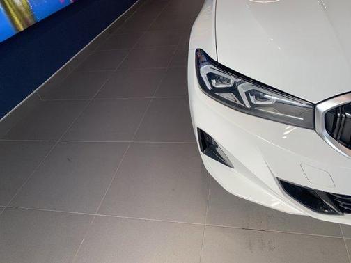 2025 BMW 330 i xDrive