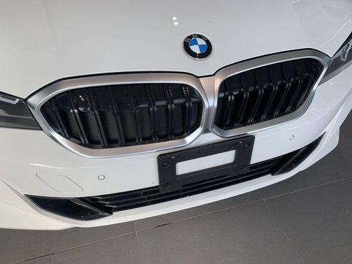 2025 BMW 330 i xDrive
