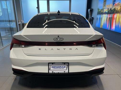 2022 Hyundai ELANTRA SEL