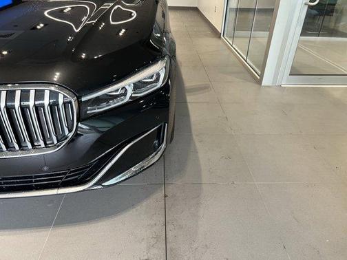 2022 BMW 740 i xDrive