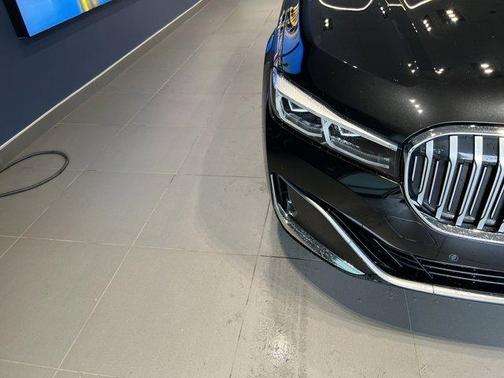2022 BMW 740 i xDrive