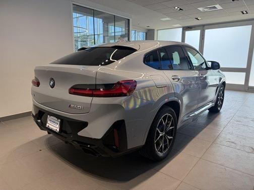 Gray Metallic 2024 BMW X4 M40i