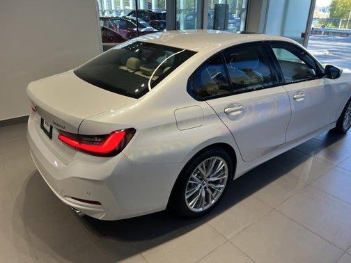 2023 BMW 330 i xDrive