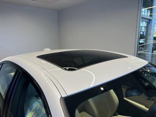 2023 BMW 330 i xDrive