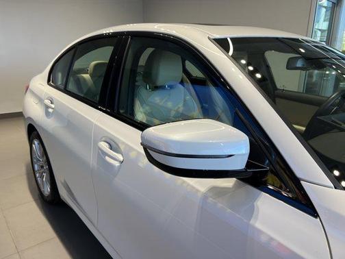 2023 BMW 330 i xDrive
