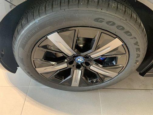 2025 BMW iX M60