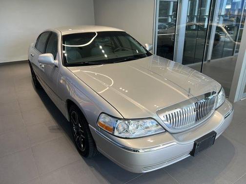 2003 Lincoln Town Car Executive