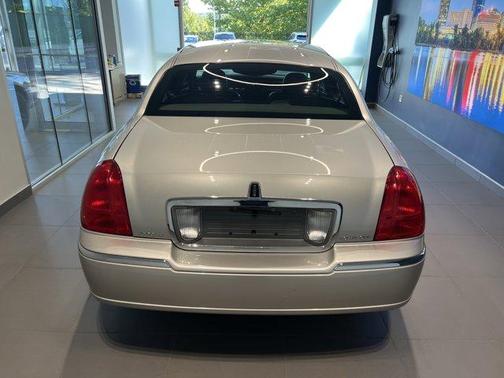 2003 Lincoln Town Car Executive