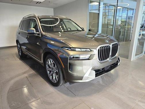 Manhattan Green Metallic 2026 BMW X7 xDrive40i