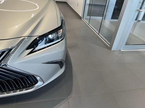2020 Lexus ES 300h Base