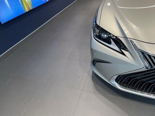 2020 Lexus ES 300h Base