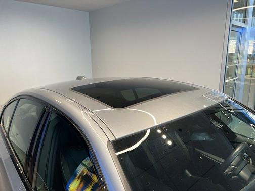 2023 BMW 330 i xDrive