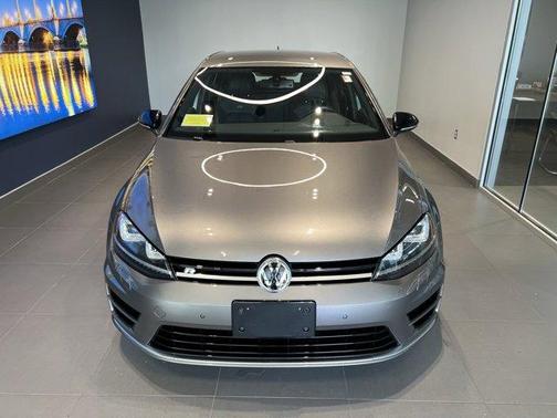2015 Volkswagen Golf R 4-Door