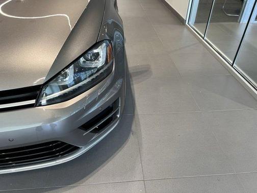 2015 Volkswagen Golf R 4-Door