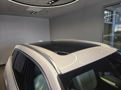 Mineral White Metallic 2026 BMW X1 xDrive28i