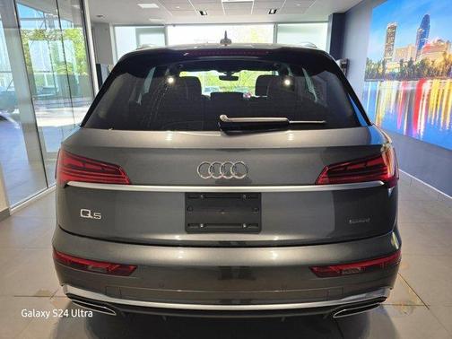 Daytona Gray Pearl Effect 2025 Audi Q5 55 S line quattro Premium