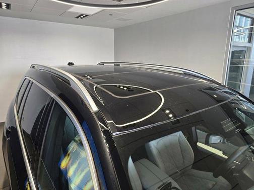 Black Sapphire Metallic 2026 BMW X7 xDrive40i