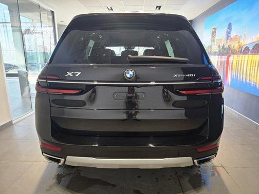 Black Sapphire Metallic 2026 BMW X7 xDrive40i