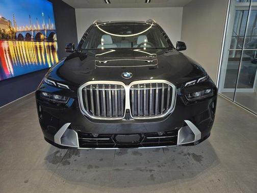 Black Sapphire Metallic 2026 BMW X7 xDrive40i