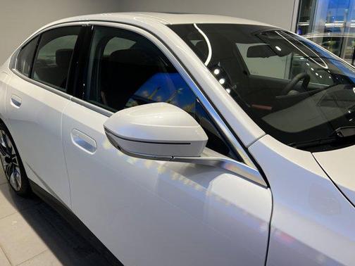 2024 BMW 530 i xDrive