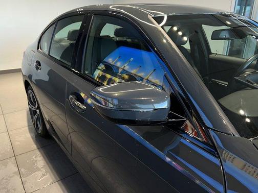 2023 BMW 330 i xDrive