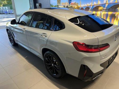 2023 BMW X4 xDrive30i