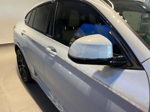 2023 BMW X4 xDrive30i