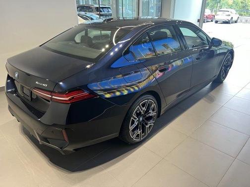 2025 BMW i5 xDrive40