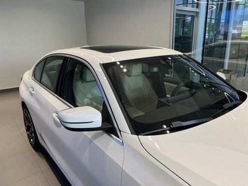 2025 BMW 330 i xDrive