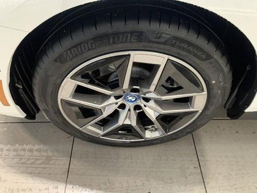 2025 BMW i5 xDrive40