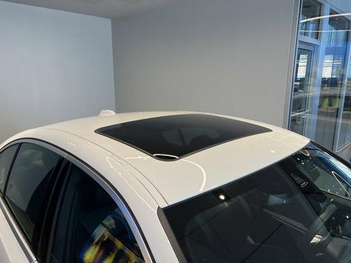 2025 BMW 330 i xDrive