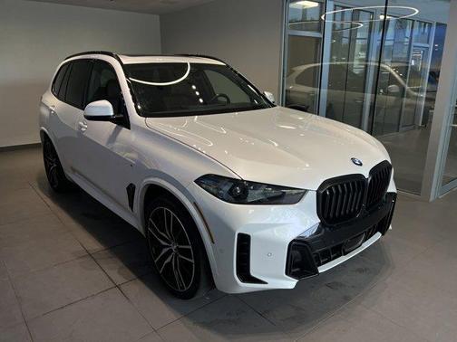 Mineral White Metallic 2024 BMW X5 xDrive40i