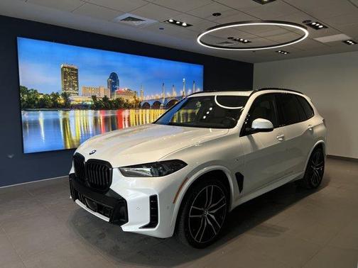 Mineral White Metallic 2024 BMW X5 xDrive40i