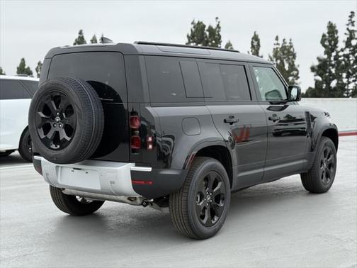 2025 Land Rover Defender 110 P400 S