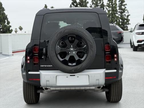 2025 Land Rover Defender 110 P400 S
