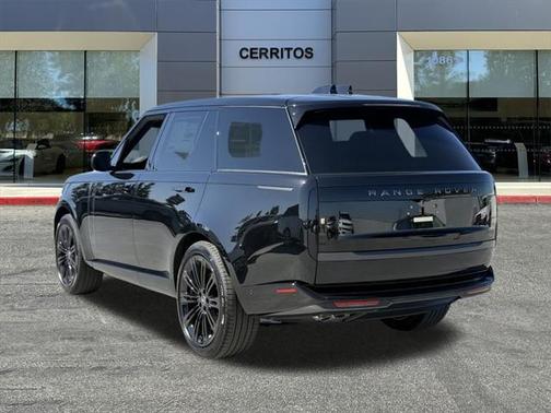 2025 Land Rover Range Rover P530 SE