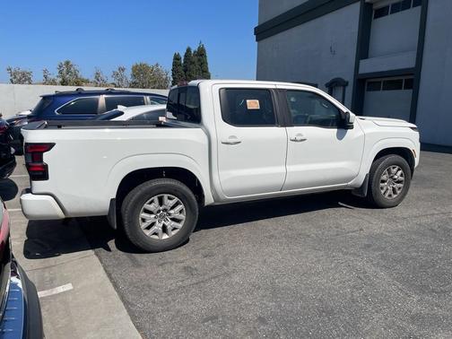 2022 Nissan Frontier SV