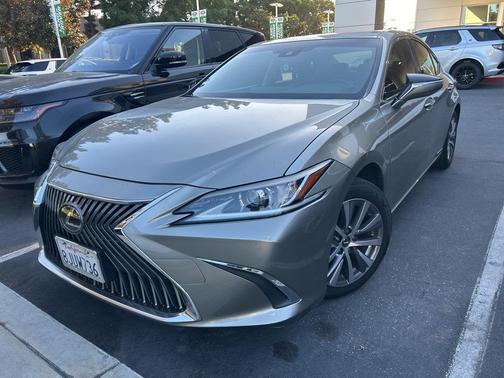 2019 Lexus ES 300h Base
