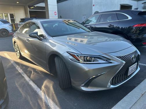 2019 Lexus ES 300h Base