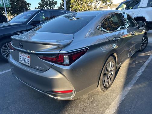 2019 Lexus ES 300h Base