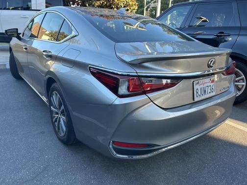 2019 Lexus ES 300h Base