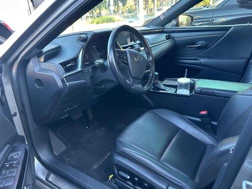 2019 Lexus ES 300h Base