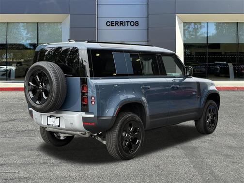 2025 Land Rover Defender 110 P400 S