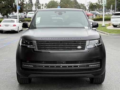 2025 Land Rover Range Rover P530 SE