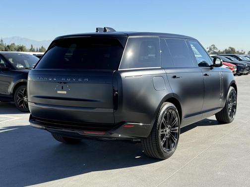 2025 Land Rover Range Rover P400 SE 7 Seat