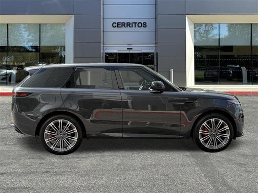 2025 Land Rover Range Rover Sport SE