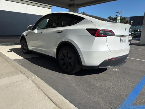 2025 Tesla Model Y Long Range Dual Motor Rear-Wheel Drive