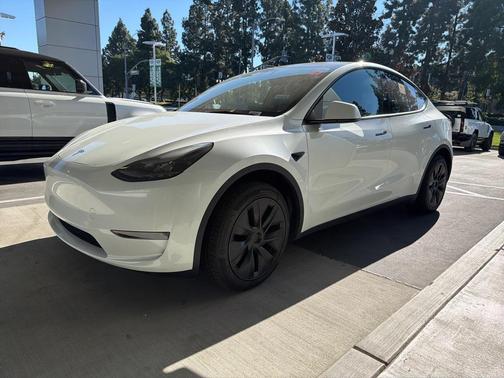 2025 Tesla Model Y Long Range Dual Motor Rear-Wheel Drive
