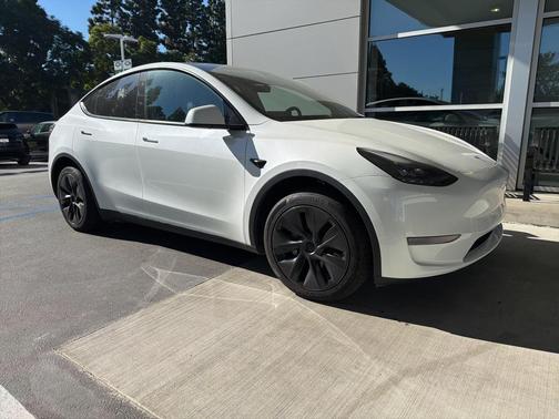 2025 Tesla Model Y Long Range Dual Motor Rear-Wheel Drive